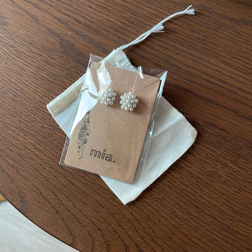 MIA. earrings style 13. - Picture 1 of 5